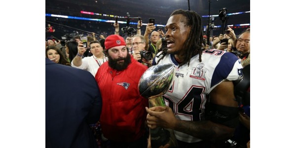 New England Patriotsin numero 54 Dont'a Hightower ilmoittaa jäävänsä eläkkeelle